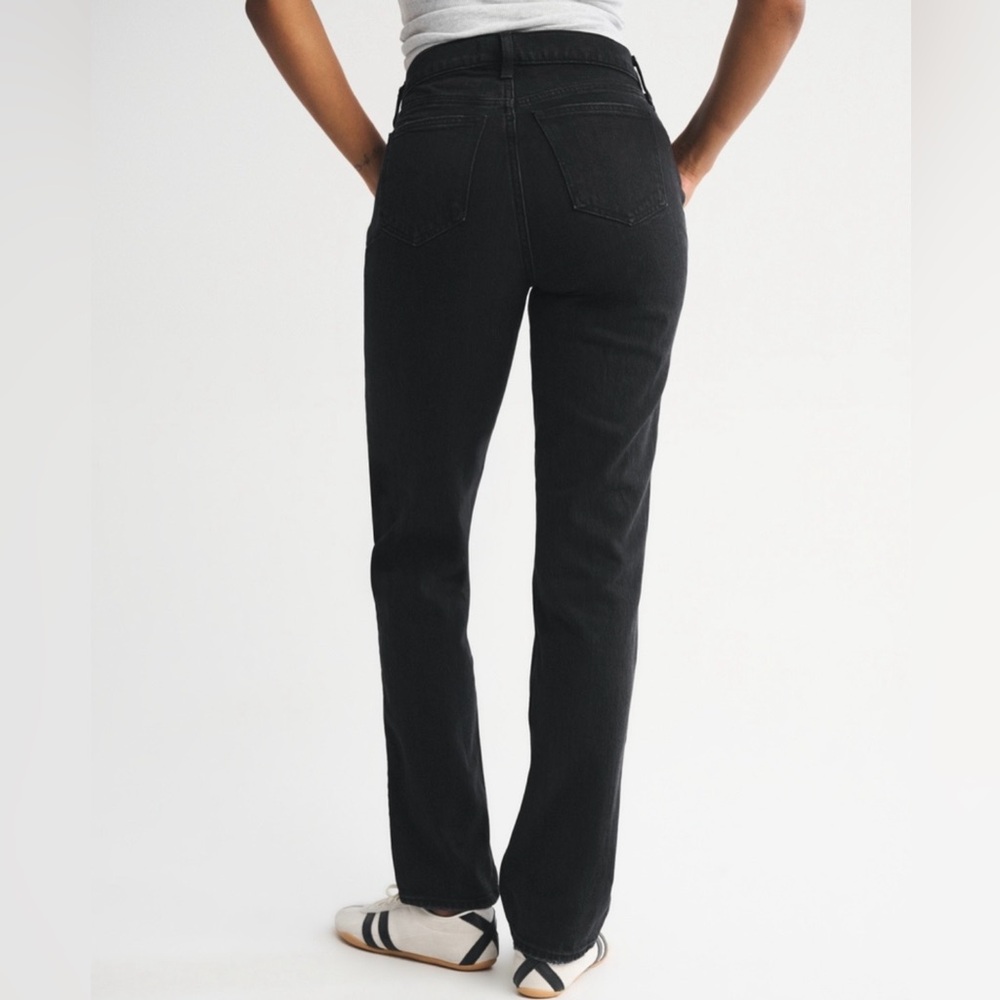 Abercrombie & Fitch Women's
Curve Love Mid Rise 90s Straight Black Jean Size 26 - Picture 4 of 6